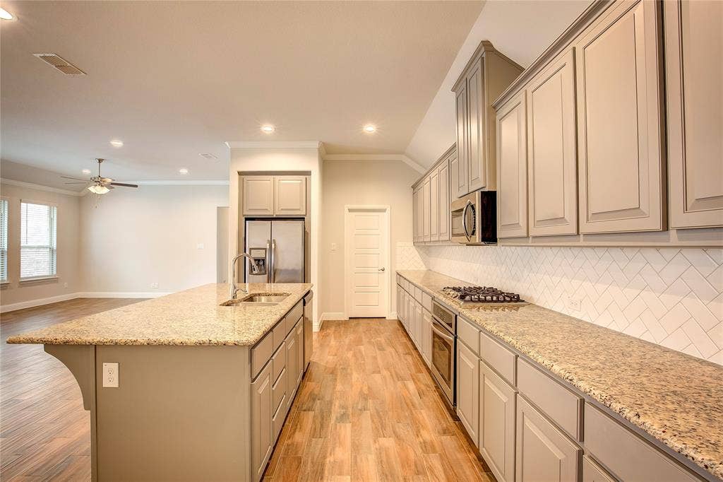 820 10th Street, Argyle, TX 76226