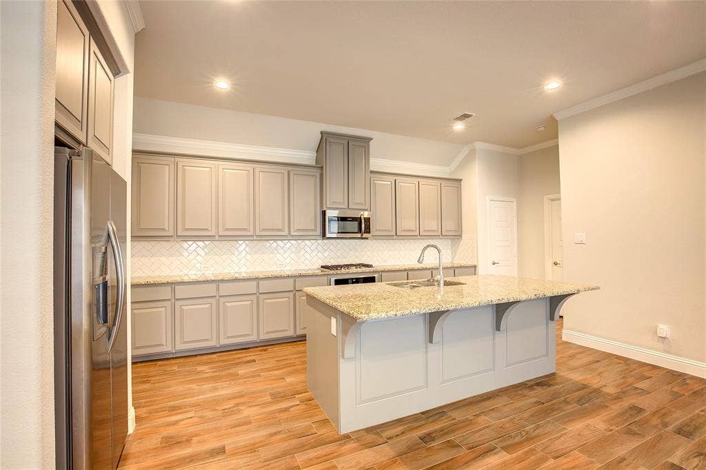 820 10th Street, Argyle, TX 76226