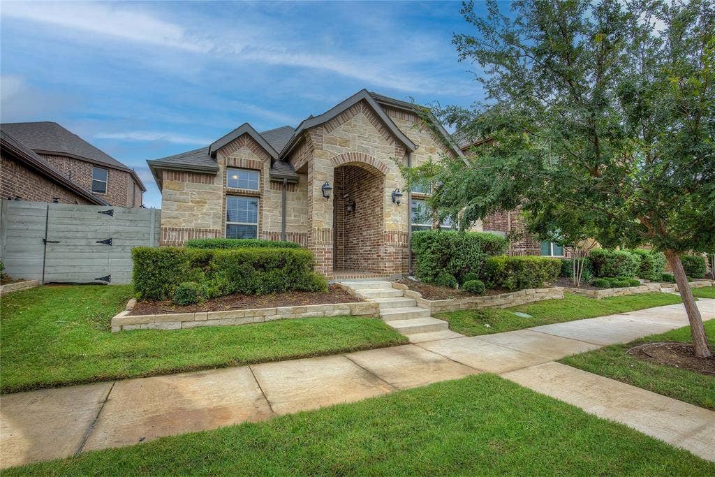 820 10th Street, Argyle, TX 76226