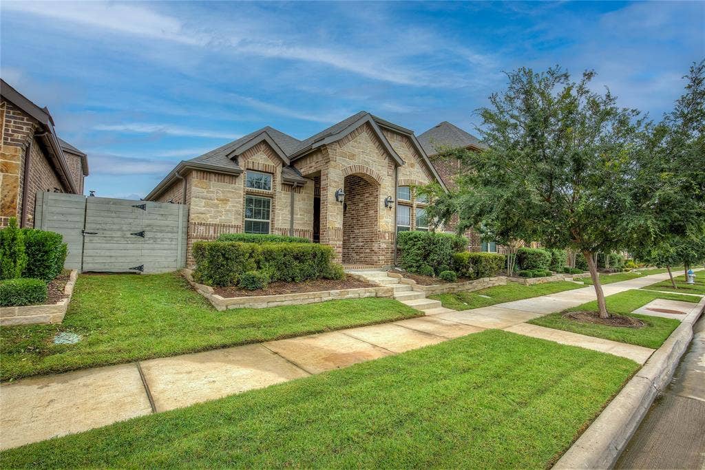 820 10th Street, Argyle, TX 76226
