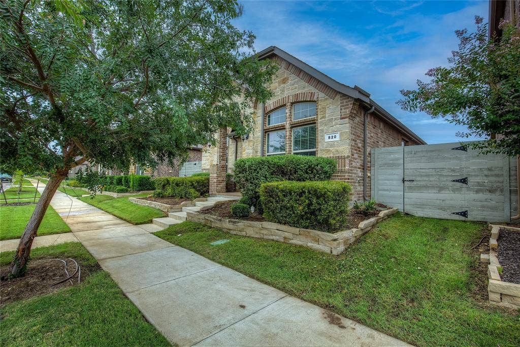 820 10th Street, Argyle, TX 76226