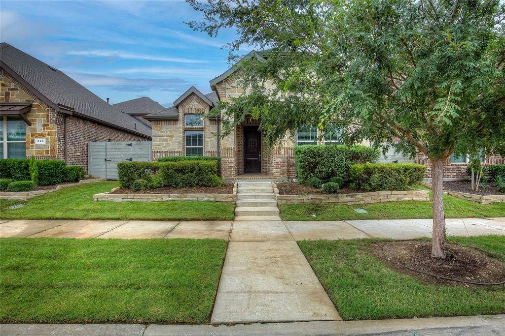 820 10th Street, Argyle, TX 76226