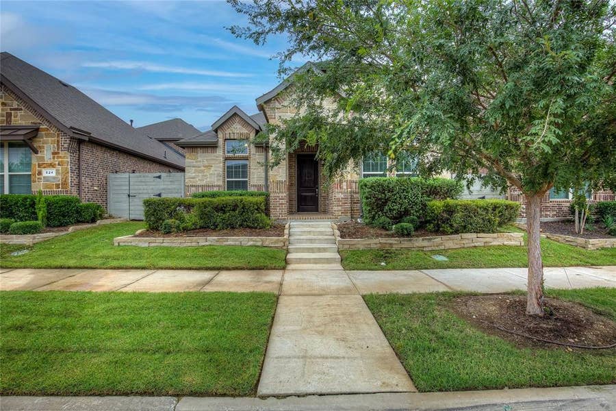 Property photo for 820 10th Street, Argyle, TX