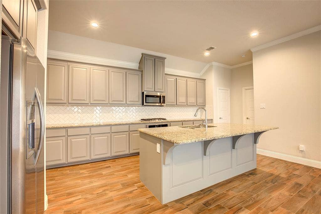820 10th Street, Argyle, TX 76226