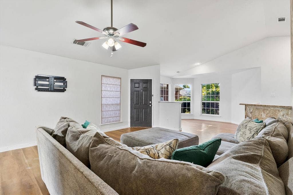 6241 Adonia Drive, Fort Worth, TX 76131 Vaulted ceiling with fan
