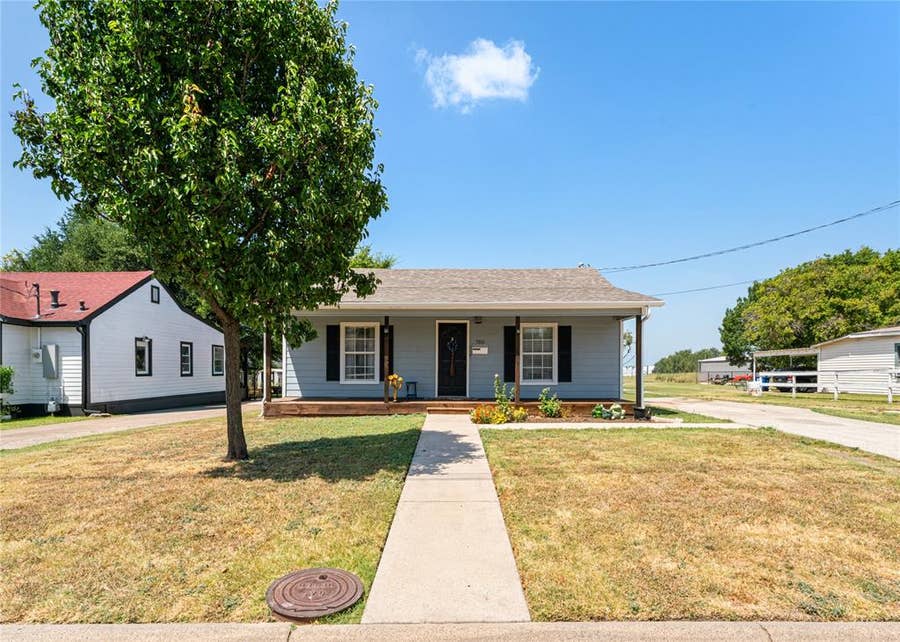 Property photo for 705 N Washington Street, Farmersville, TX