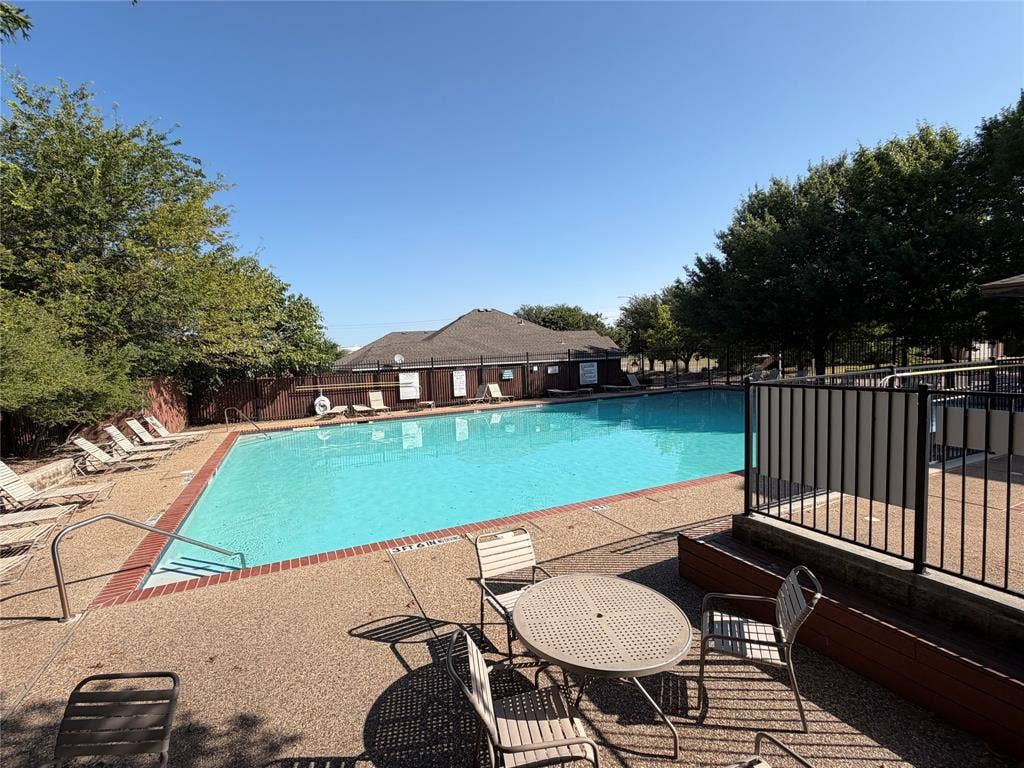 1004 Triple Crown Drive, Fort Worth, TX 76179