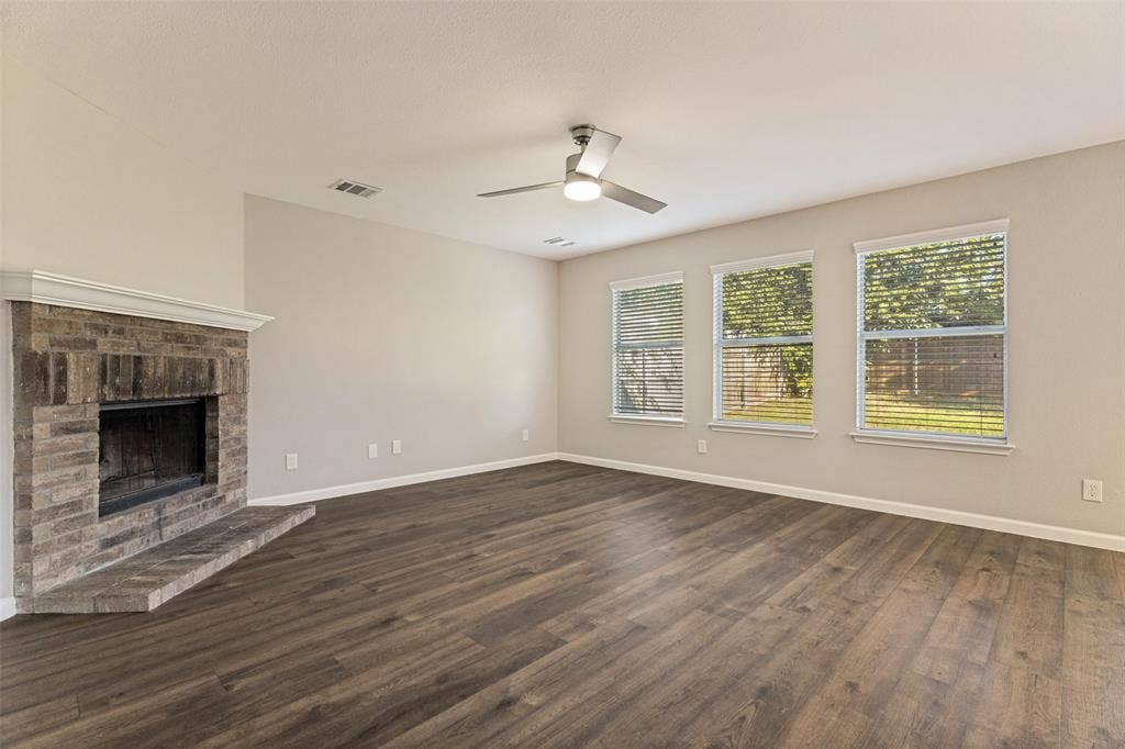 1004 Triple Crown Drive, Fort Worth, TX 76179