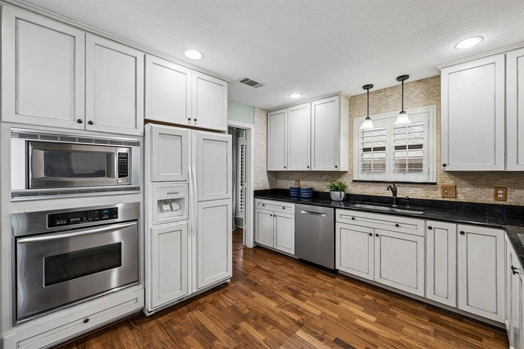 The kitchen features a built-in refrigerator and a recent Bosch dishwasher.