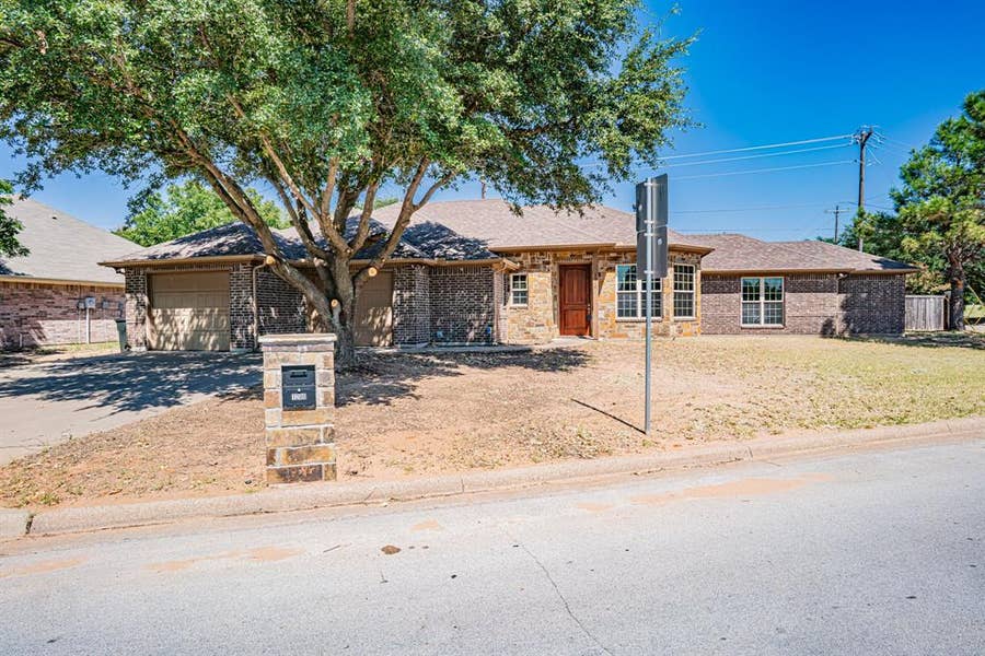 Property photo for 1200 Chaparral Lane, Granbury, TX
