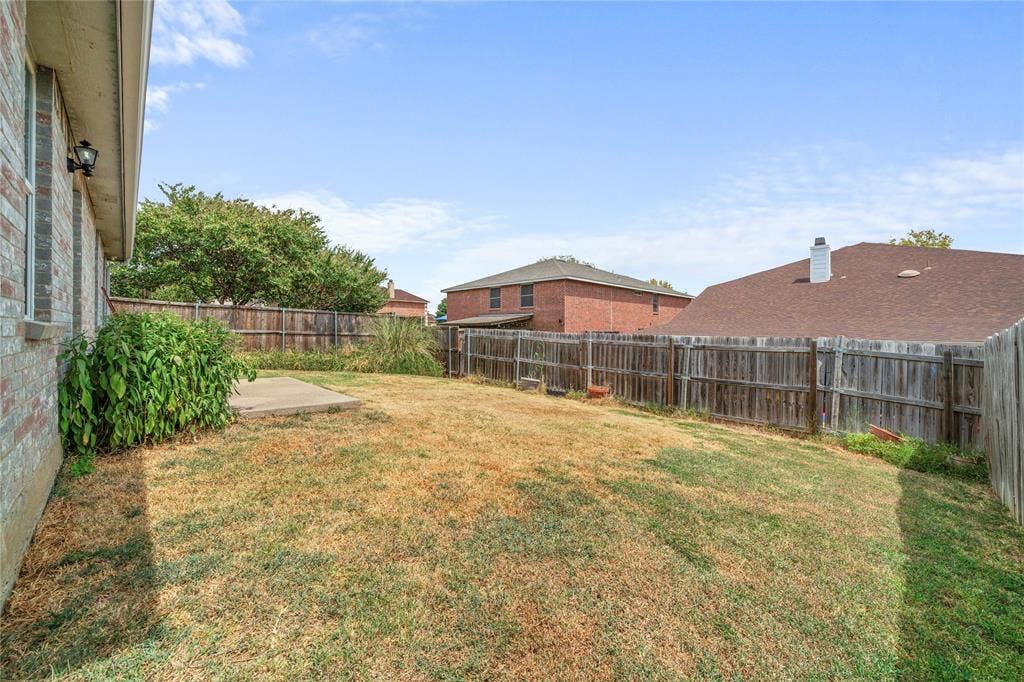 8421 Cotton Valley Lane, Arlington, TX 76002 Expansive fenced backyard with a concrete patio