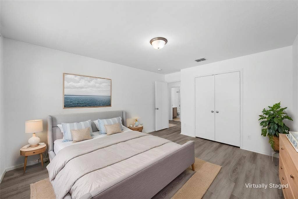 8421 Cotton Valley Lane, Arlington, TX 76002 Wood-finish flooring, white walls, and a ceiling-mounted light fixture