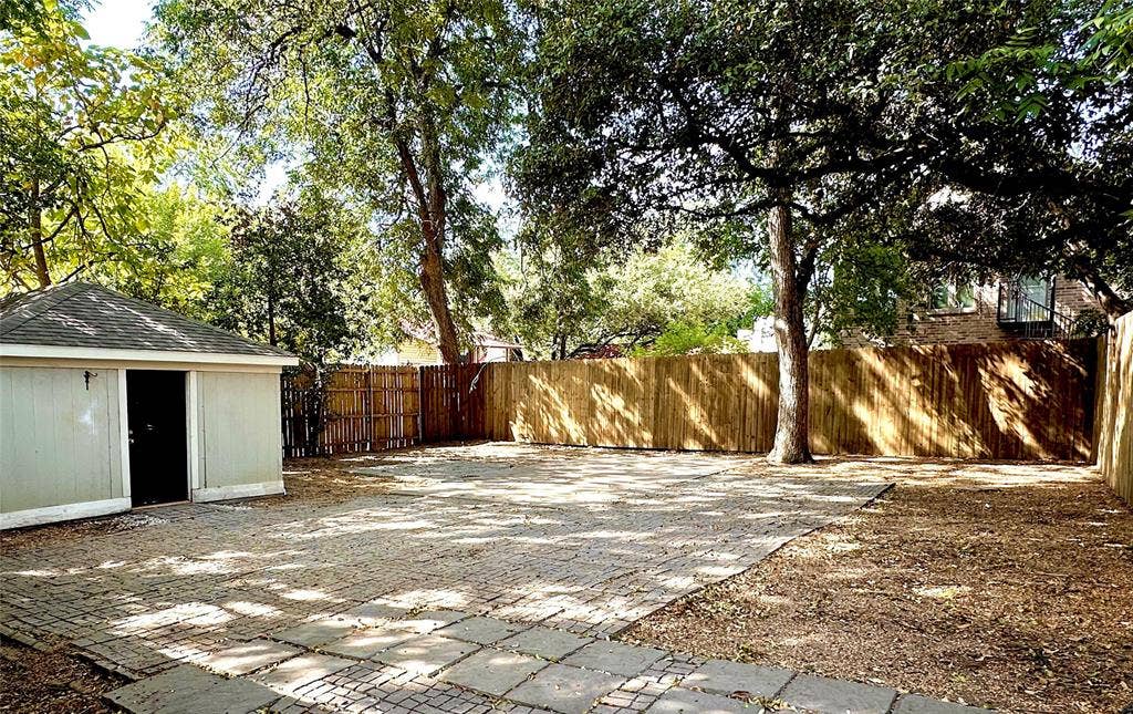 5027 Stoneleigh Avenue, Dallas, TX 75235 5027 Stoneleigh Avenue, Dallas, TX 75235