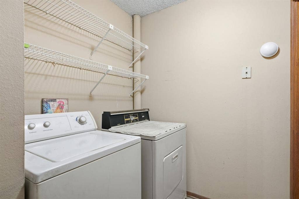 6146 County Road 334, Tyler, TX 75708 White wire shelving system installed above appliances