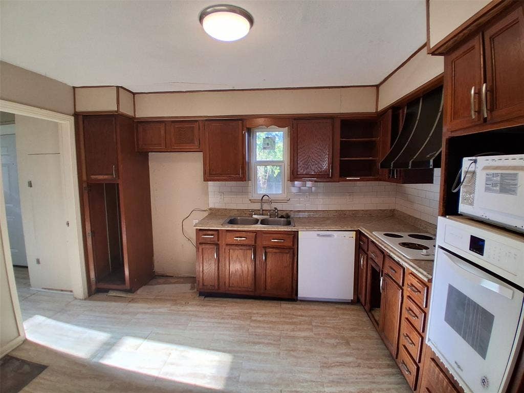 2133 Glenfield Avenue, Dallas, TX 75224 2133 Glenfield Avenue, Dallas, TX 75224