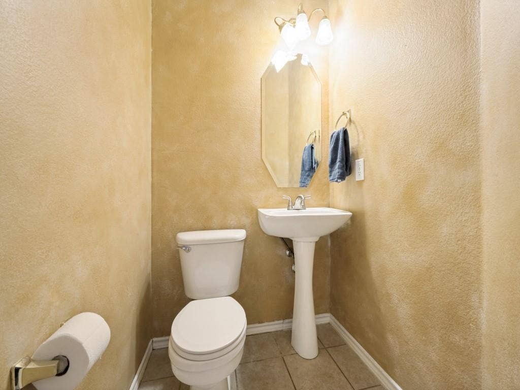 4205 Creek Falls Drive, Corinth, TX 76208 Downstairs powder bath