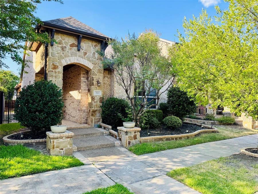 Property photo for 1041 Lone Ivory Trail, Arlington, TX