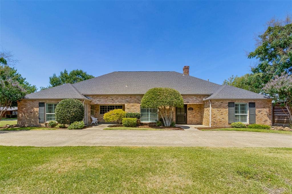 15305 Leavalley Drive, Dallas, TX 75248 15305 Leavalley Drive, Dallas, TX 75248