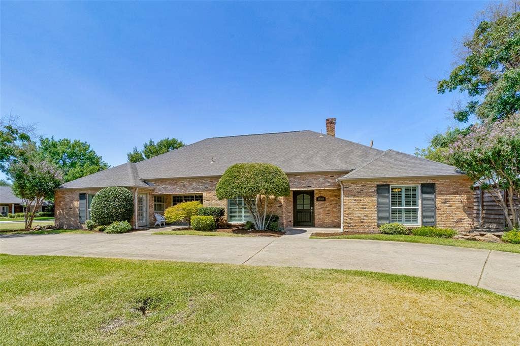 15305 Leavalley Drive, Dallas, TX 75248 15305 Leavalley Drive, Dallas, TX 75248