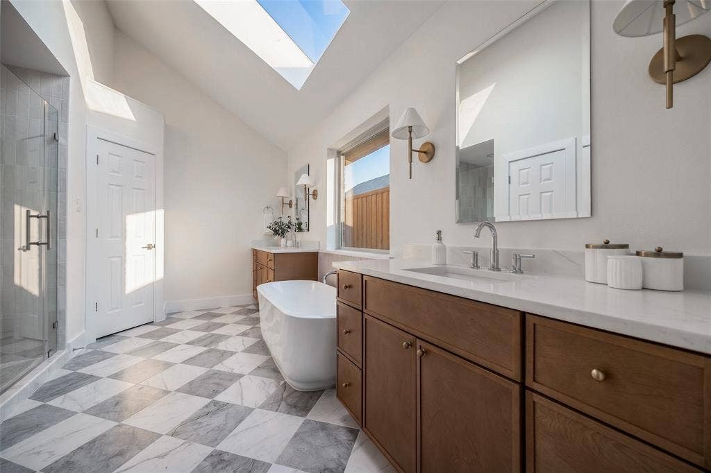 2420 Corby Drive, Plano, TX 75025 2420 Corby Drive, Plano, TX 75025