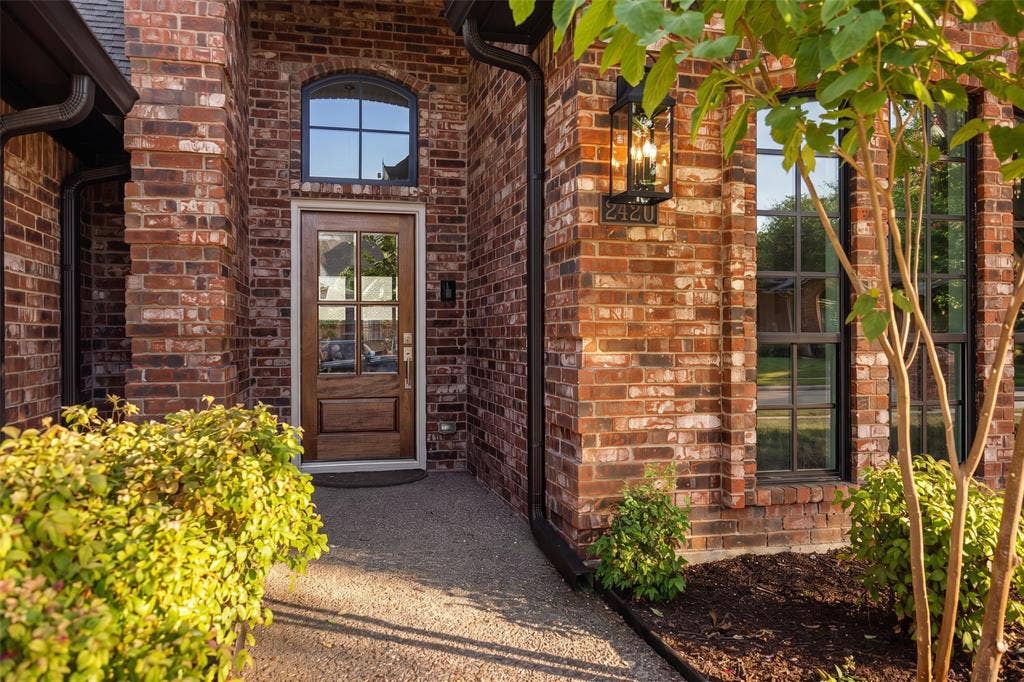 2420 Corby Drive, Plano, TX 75025 2420 Corby Drive, Plano, TX 75025