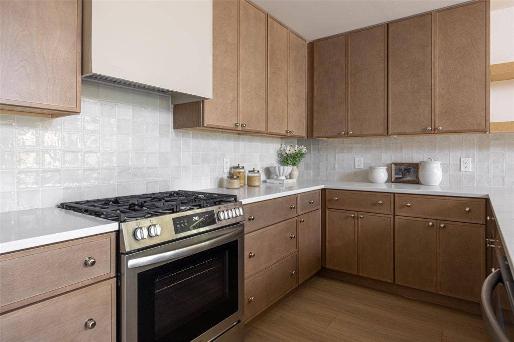 2420 Corby Drive, Plano, TX 75025 2420 Corby Drive, Plano, TX 75025