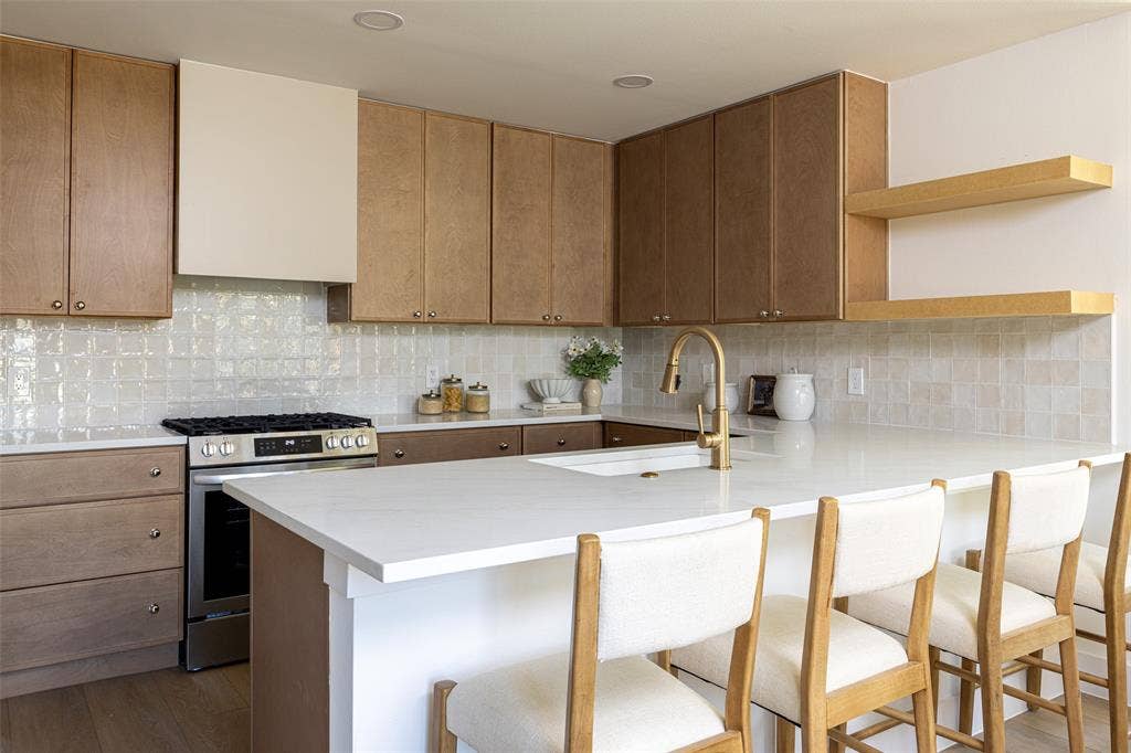 2420 Corby Drive, Plano, TX 75025 2420 Corby Drive, Plano, TX 75025