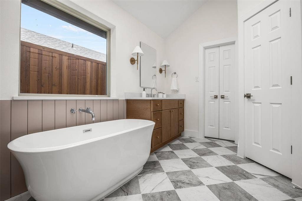 2420 Corby Drive, Plano, TX 75025 2420 Corby Drive, Plano, TX 75025