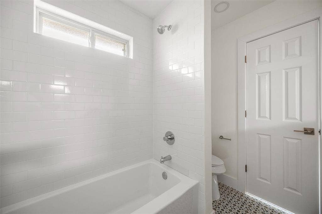 2420 Corby Drive, Plano, TX 75025 2420 Corby Drive, Plano, TX 75025