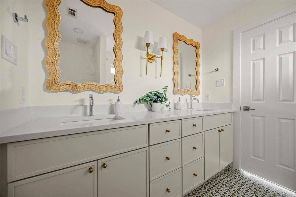 2420 Corby Drive, Plano, TX 75025 2420 Corby Drive, Plano, TX 75025