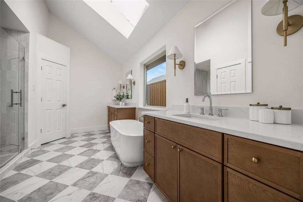 2420 Corby Drive, Plano, TX 75025 2420 Corby Drive, Plano, TX 75025