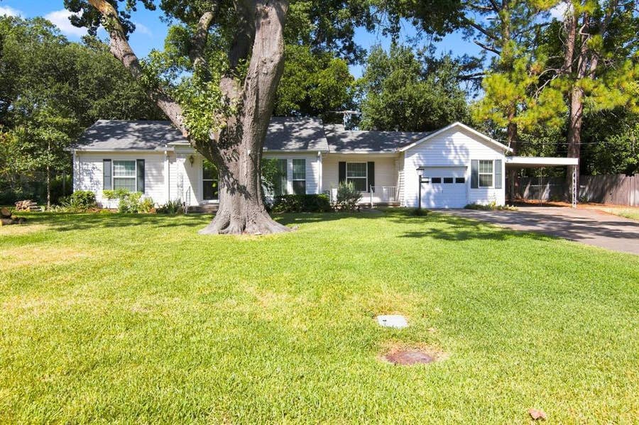 Property photo for 603 Merritt Street, River Oaks, TX
