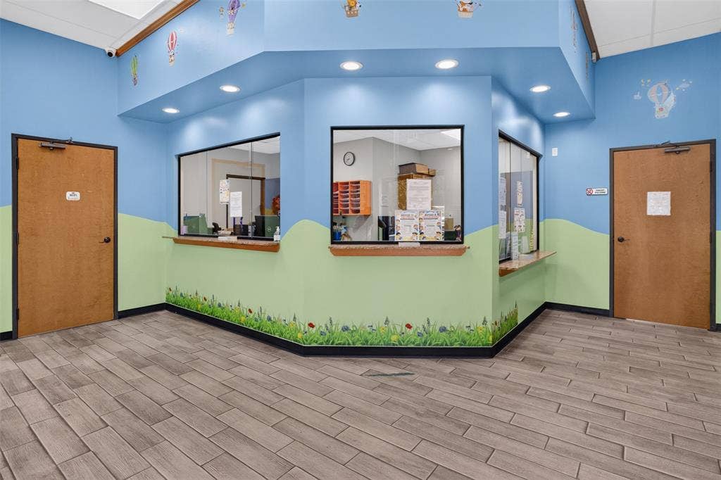 817 W Jefferson Boulevard, Dallas, TX 75208 RECEPTIONIST