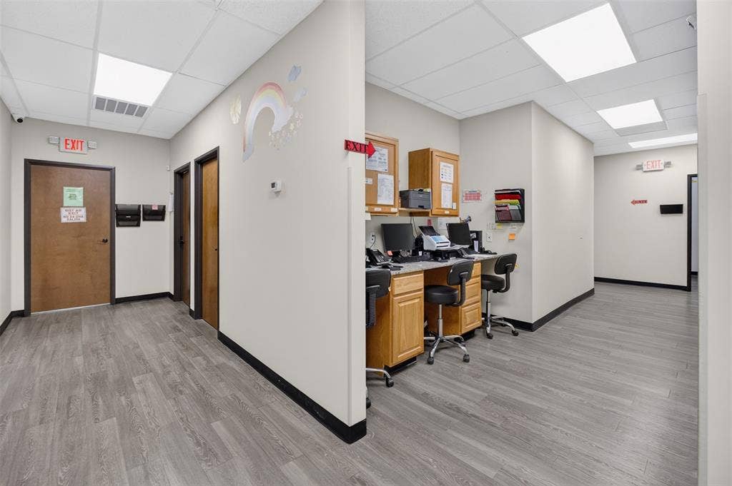 817 W Jefferson Boulevard, Dallas, TX 75208 OFFICE AREA