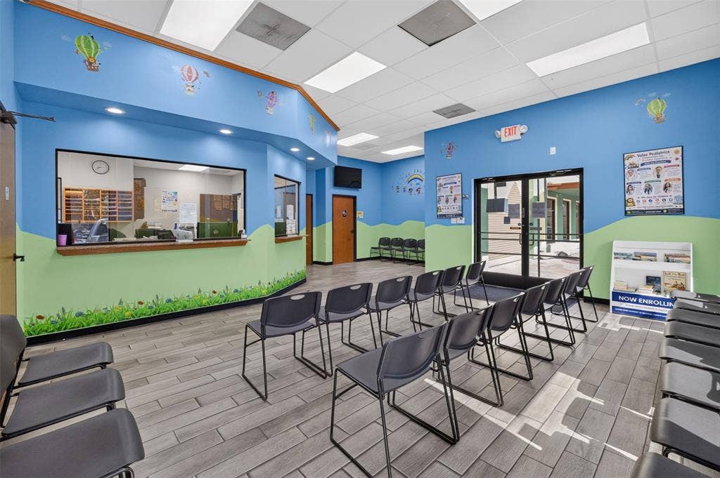 817 W Jefferson Boulevard, Dallas, TX 75208 WAITING AREA