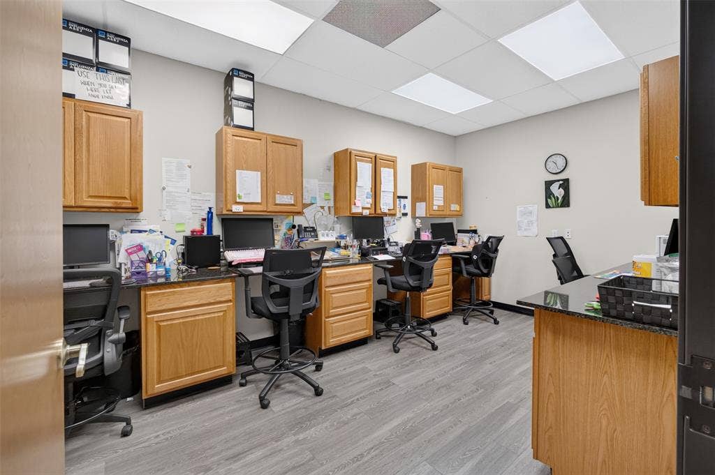 817 W Jefferson Boulevard, Dallas, TX 75208 OFFICE