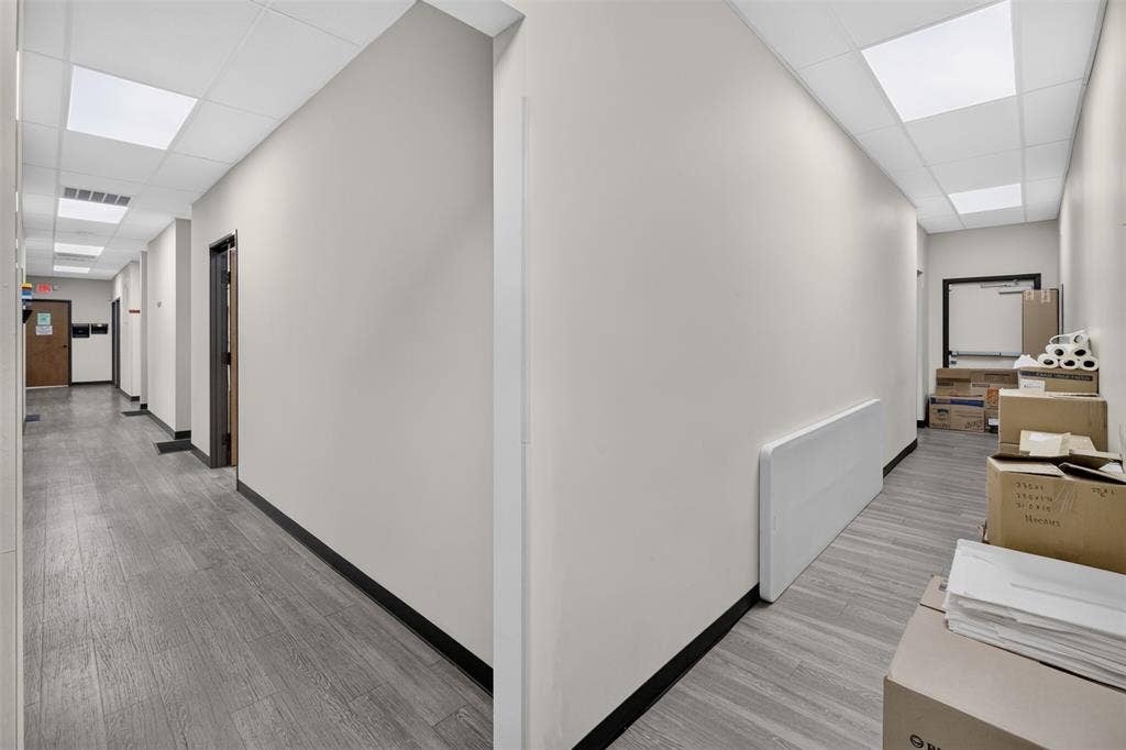 817 W Jefferson Boulevard, Dallas, TX 75208 ANOTHER VIEW OF THE HALLWAY