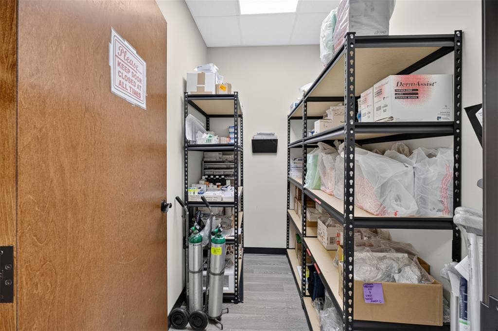 817 W Jefferson Boulevard, Dallas, TX 75208 STORAGE ROOM