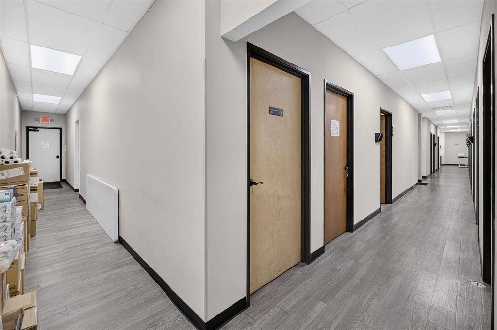 817 W Jefferson Boulevard, Dallas, TX 75208 HALLWAY TO THE EXAMINING ROOMS