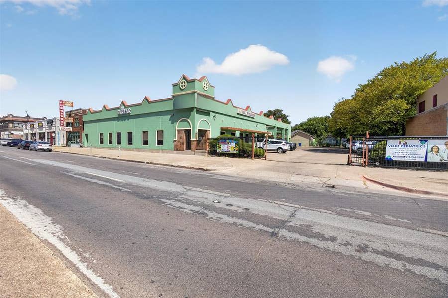 Property photo for 817 W Jefferson Boulevard, Dallas, TX