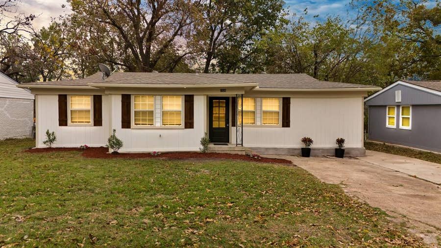 Property photo for 1520 Valley View Street, Mesquite, TX