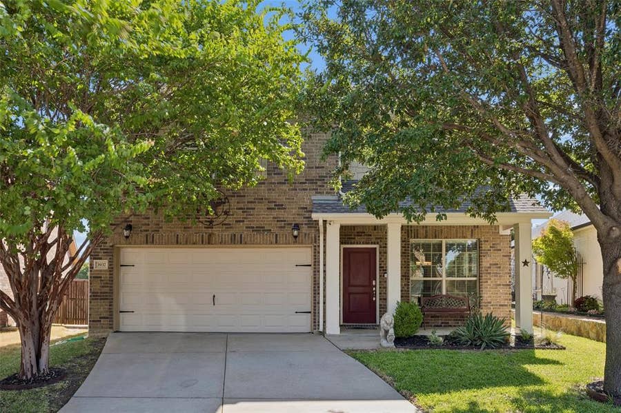 Property photo for 3937 Weatherstone Drive, Fort Worth, TX
