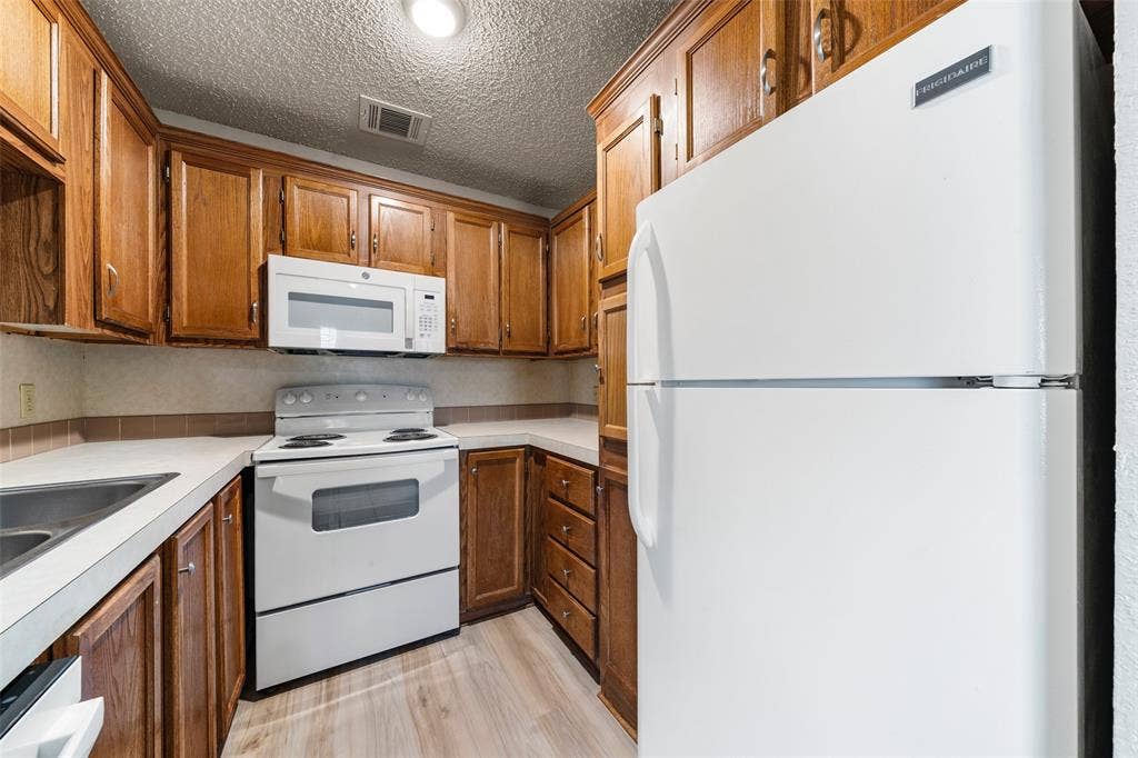 1300 Chapel Creek Road, #1302, Waco, TX 76712 1302
