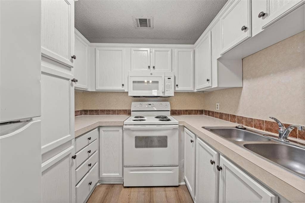 1300 Chapel Creek Road, #1302, Waco, TX 76712 1300