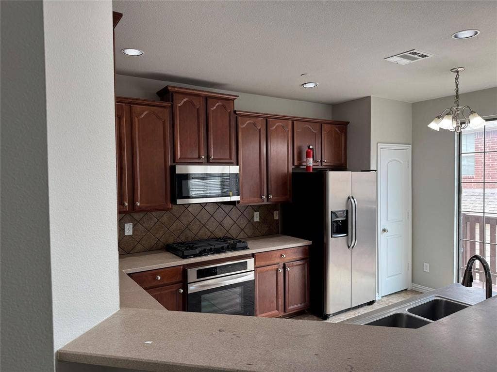 1444 Chase Lane, Irving, TX 75063 1444 Chase Lane, Irving, TX 75063