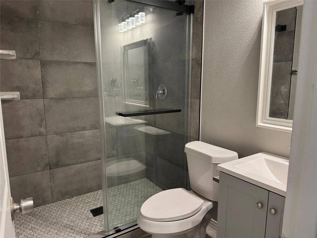 1444 Chase Lane, Irving, TX 75063 1444 Chase Lane, Irving, TX 75063