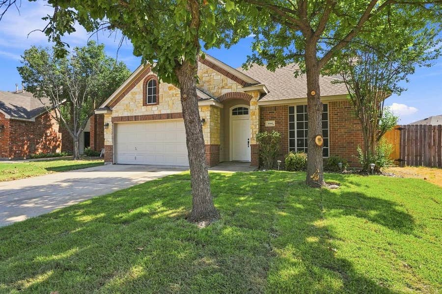 Property photo for 6164 Shad Drive, Fort Worth, TX