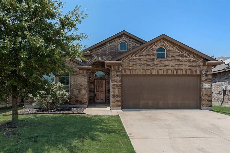 Property photo for 11321 Gold Canyon Drive, Fort Worth, TX