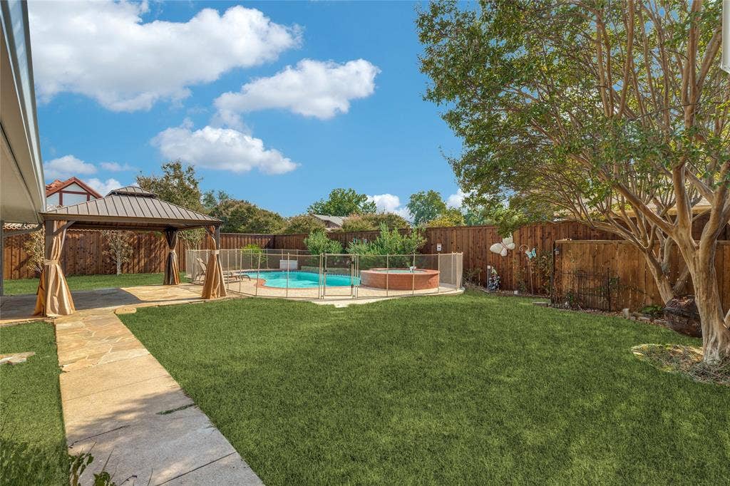 5013 Country Place Drive, Plano, TX 75023 Expansive backyard featuring sidewalk to driveway, large trees and flower beds