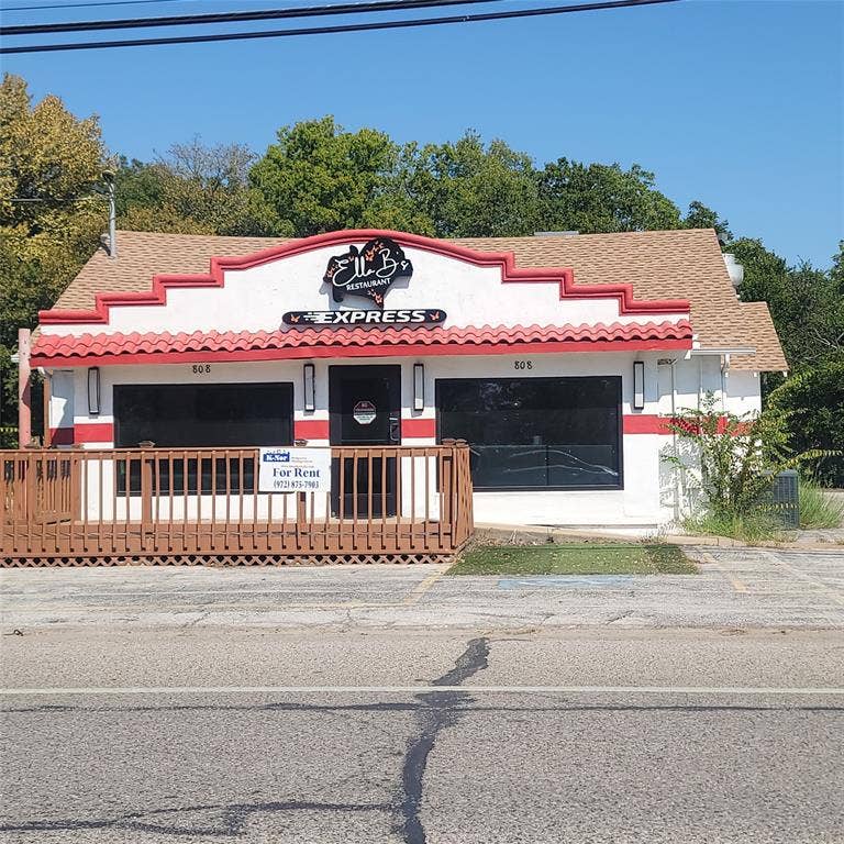 Property photo for 808 W Ennis Avenue, Ennis, TX